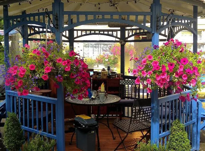 Teach Na Coiribe 3* Castlegar